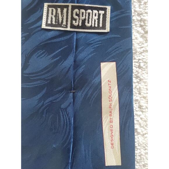 Vintage 100% Silk Cleveland Indians Wahoo Feather Neck Tie Red Blue USA - Picture 3 of 8